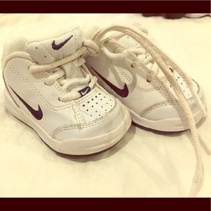 Nike Play Baby Sneakers - White size 3 Wide